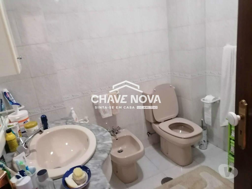 Apartamentos a venda Gondomar - Fotos para Moradia T4 , garagem p 6 carros. Forno. Rio Tinto (AR 04418)