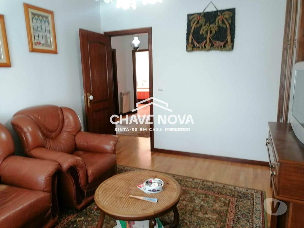 Apartamentos a venda Gondomar - Fotos para Moradia T4 , garagem p 6 carros. Forno. Rio Tinto (AR 04418)