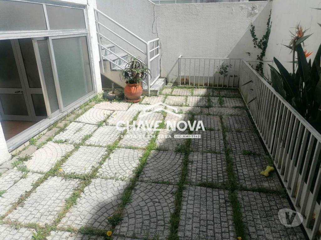 Apartamentos a venda Gondomar - Fotos para Moradia T4 , garagem p 6 carros. Forno. Rio Tinto (AR 04418)