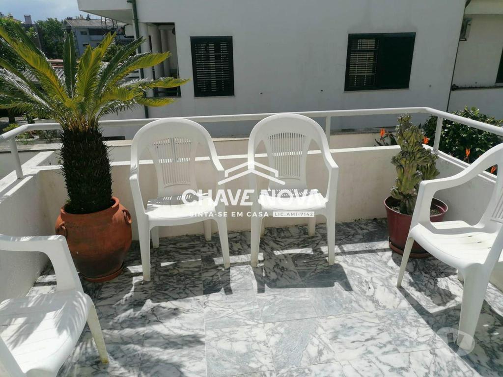 Apartamentos a venda Gondomar - Fotos para Moradia T4 , garagem p 6 carros. Forno. Rio Tinto (AR 04418)