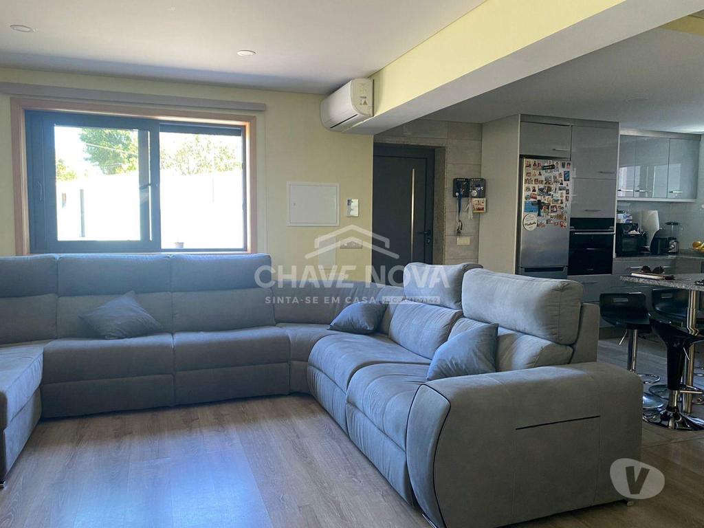 Apartamentos a venda Vila Nova de Gaia - Fotos para Moradia T4 de 4 frentes com Terreno e Armazém (MAD 01837)