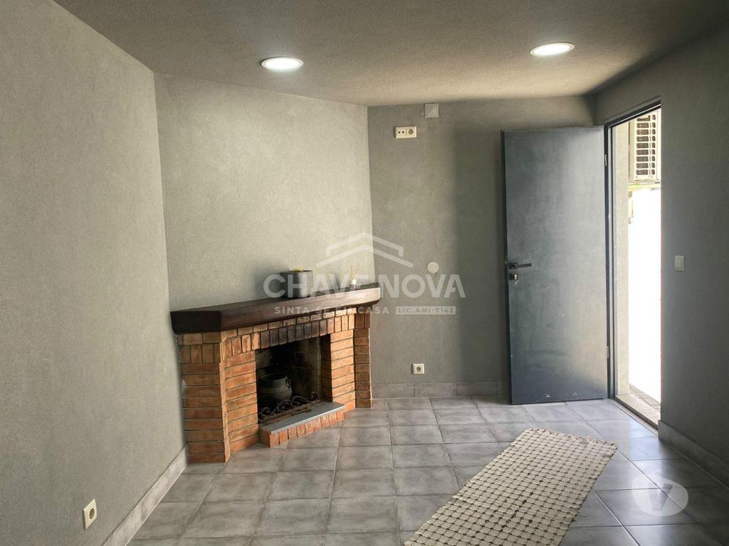Apartamentos a venda Vila Nova de Gaia - Fotos para Moradia T4 de 4 frentes com Terreno e Armazém (MAD 01837)