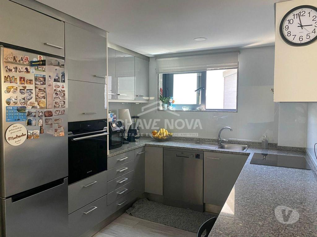 Apartamentos a venda Vila Nova de Gaia - Fotos para Moradia T4 de 4 frentes com Terreno e Armazém (MAD 01837)