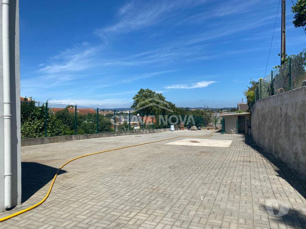 Apartamentos a venda Vila Nova de Gaia - Fotos para Moradia T4 de 4 frentes com Terreno e Armazém (MAD 01837)