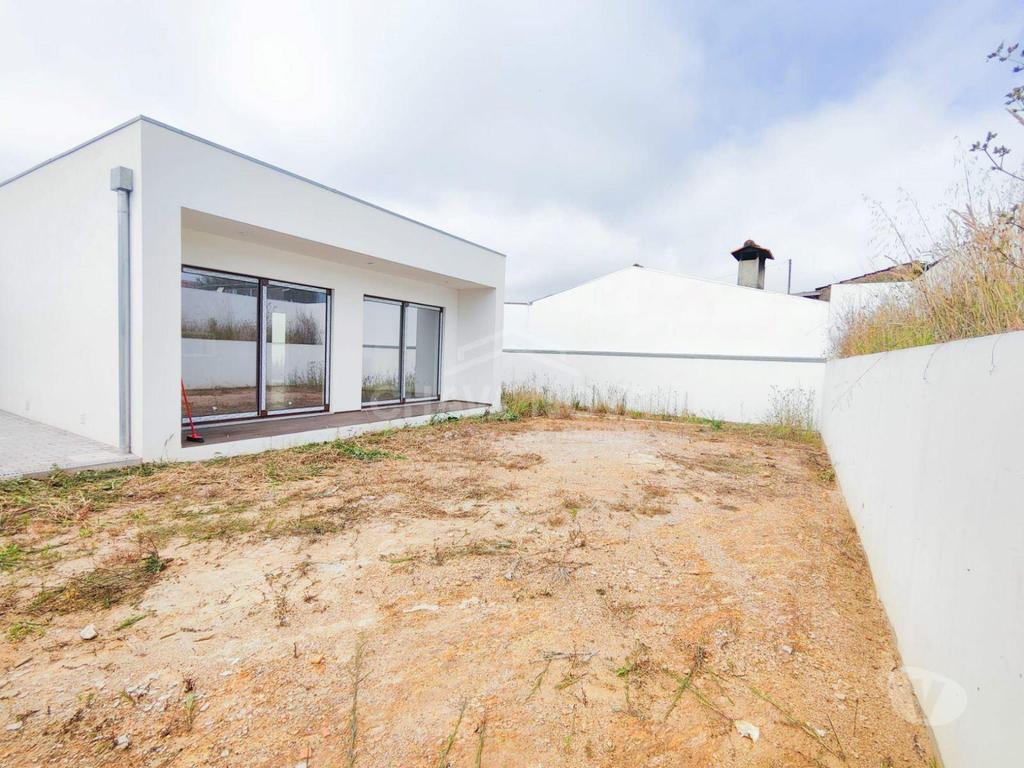 Apartamentos a venda Albergaria-a-Velha - Fotos para Moradia T3 térrea, nova, em Albergaria-a-Velha (AVR 00545)