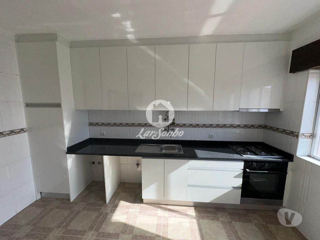 Apartamentos a venda Vila do Conde - Fotos para Moradia banda T4 + café a 600m da praia das Caxinas em Vila do