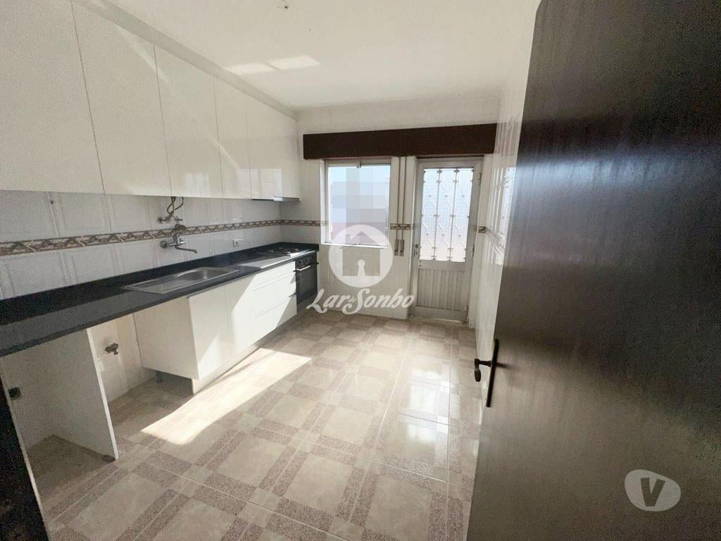 Apartamentos a venda Vila do Conde - Fotos para Moradia banda T4 + café a 600m da praia das Caxinas em Vila do