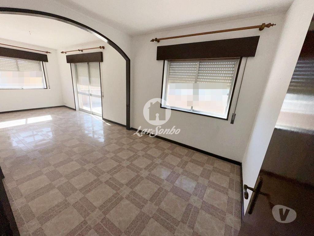 Apartamentos a venda Vila do Conde - Fotos para Moradia banda T4 + café a 600m da praia das Caxinas em Vila do