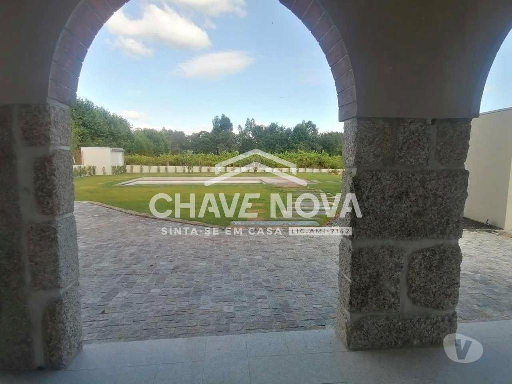 Apartamentos a venda Felgueiras - Fotos para Moradia T5 c Piscina. NOVA, 4 Frentes, garagem para 2 carros,