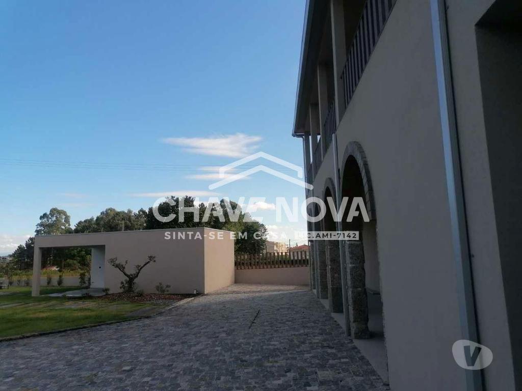 Apartamentos a venda Felgueiras - Fotos para Moradia T5 c Piscina. NOVA, 4 Frentes, garagem para 2 carros,