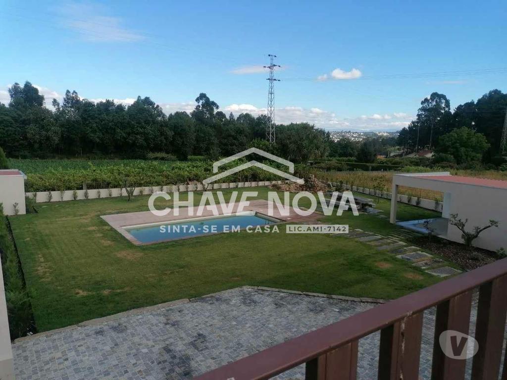 Apartamentos a venda Felgueiras - Fotos para Moradia T5 c Piscina. NOVA, 4 Frentes, garagem para 2 carros,
