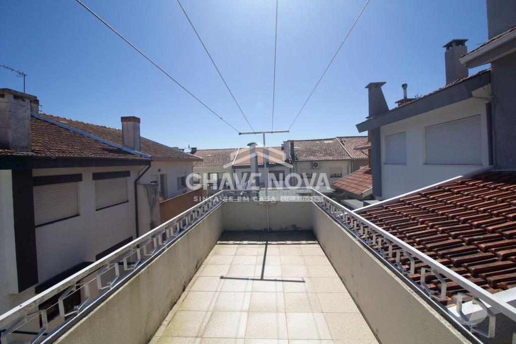 Apartamentos a venda Vila Nova de Gaia - Fotos para Moradia Geminada T3 a 150 metros do Apeadeiro da Madalena.