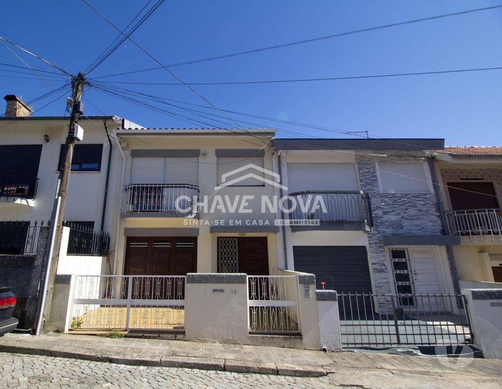 Apartamentos a venda Vila Nova de Gaia - Fotos para Moradia Geminada T3 a 150 metros do Apeadeiro da Madalena.