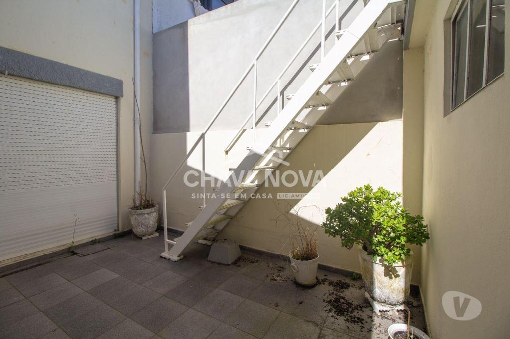 Apartamentos a venda Vila Nova de Gaia - Fotos para Moradia Geminada T3 a 150 metros do Apeadeiro da Madalena.