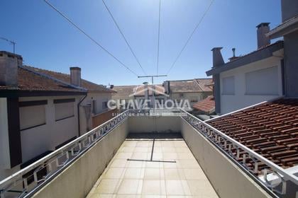 Casas e apartamentos - venda - Fotos para Moradia Geminada T3 a 150 metros do Apeadeiro da Madalena.