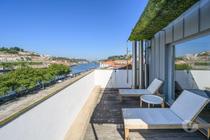 Moradia única com piscina e vistas desafogadas sobre o Rio Douro
