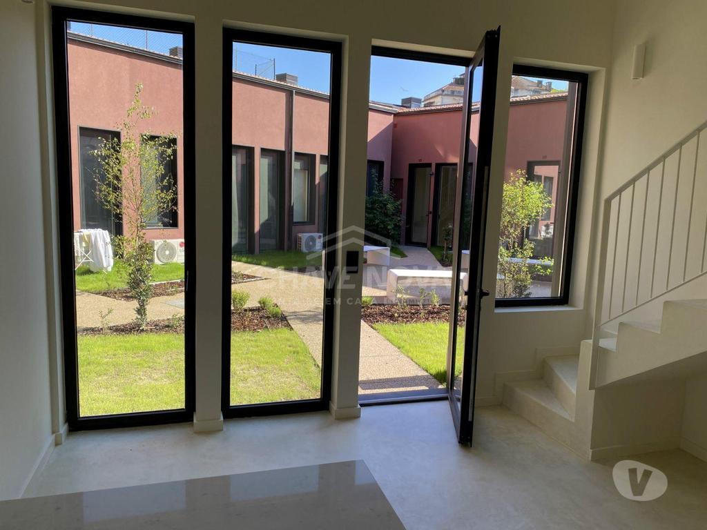 Apartamentos a venda Porto - Fotos para Apartamento T1 em Mezanino com jardim, na Rua Santos Pousada-