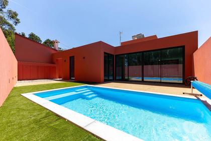 Apartamentos para vender - Fotos para Matosinhos-Esplendida moradia V3 com Piscina em Lavra (LUX 00080)