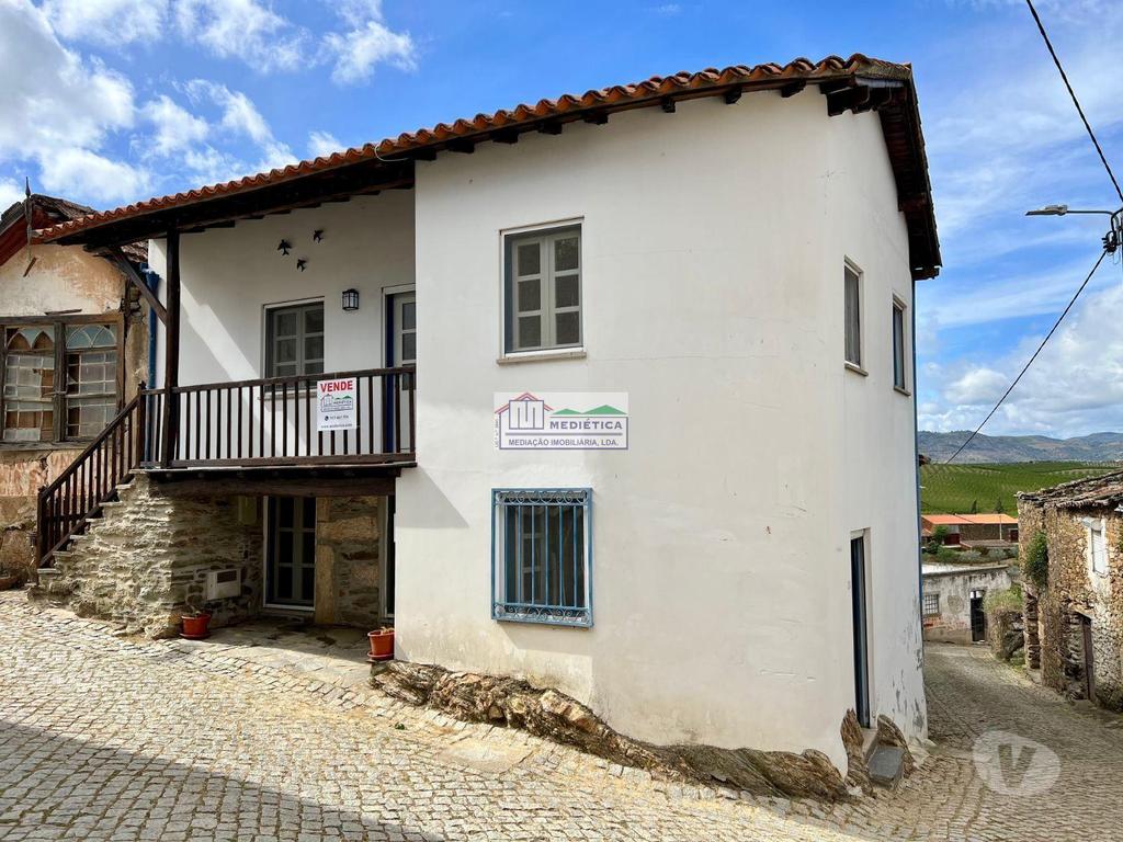 Apartamentos a venda Alfândega da Fé - Fotos para Moradia tipica TRANSMONTANA, equipada mobilada Pronta a Habitar