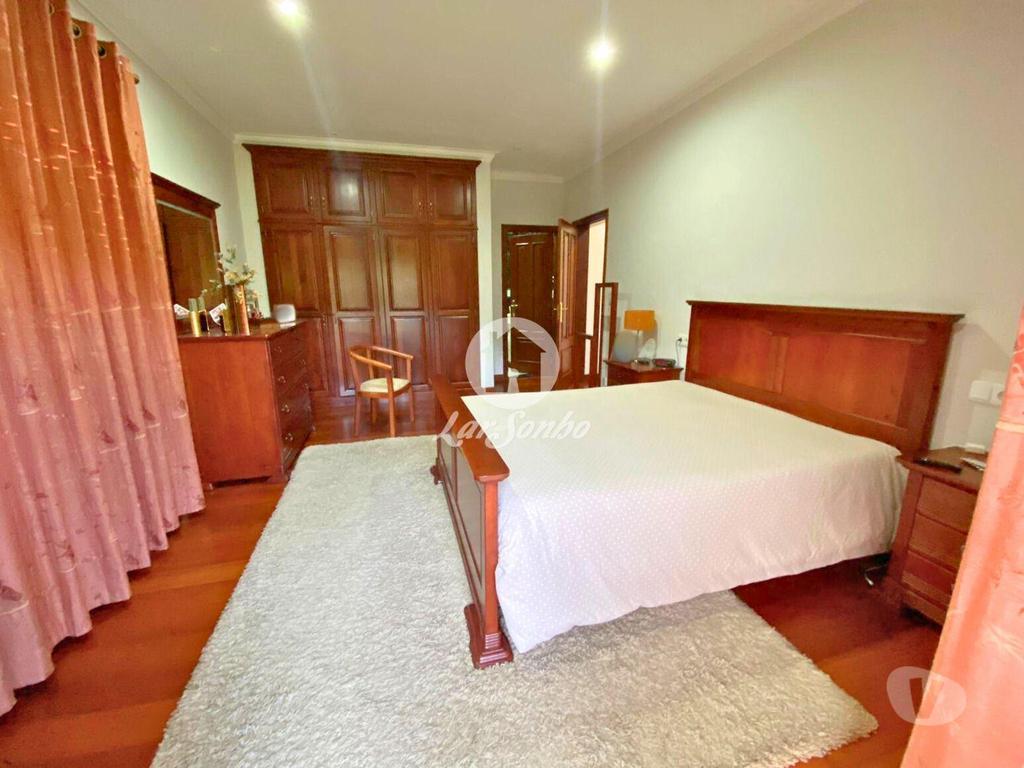 Apartamentos a venda Barcelos - Fotos para Moradia Isolada com comércio e amplo terreno (265-M-01501)