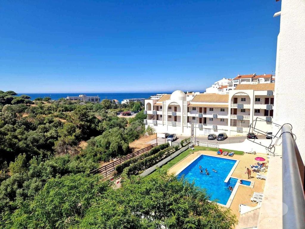 Apartamentos a venda Albufeira - Fotos para Lindo Apartamento T1 com Vista Mar e Piscina no Coração de