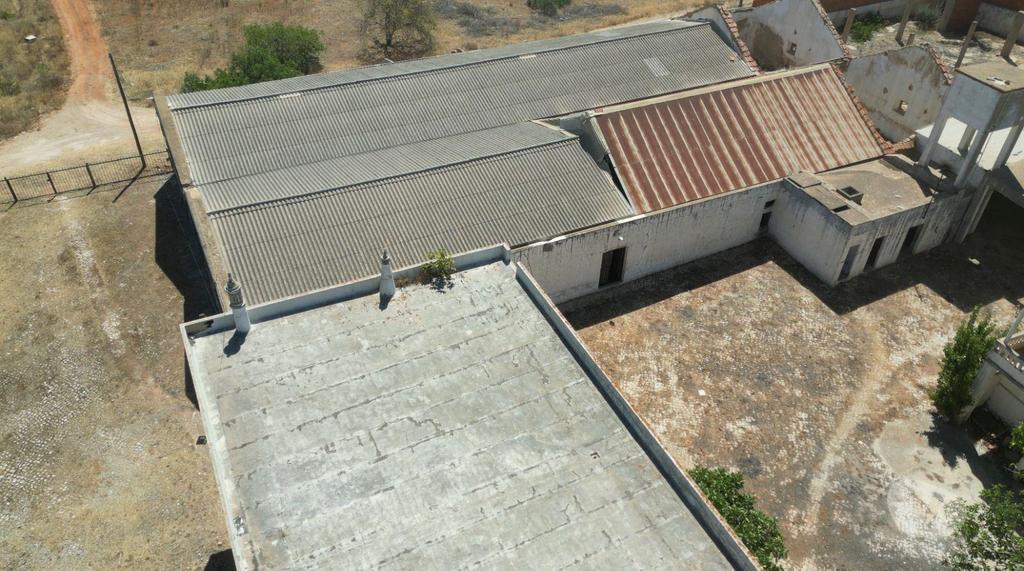 Terrenos Albufeira - Fotos para Terreno Misto de 50.000m² com Armazéns e Ruínas (ALBF 00165)