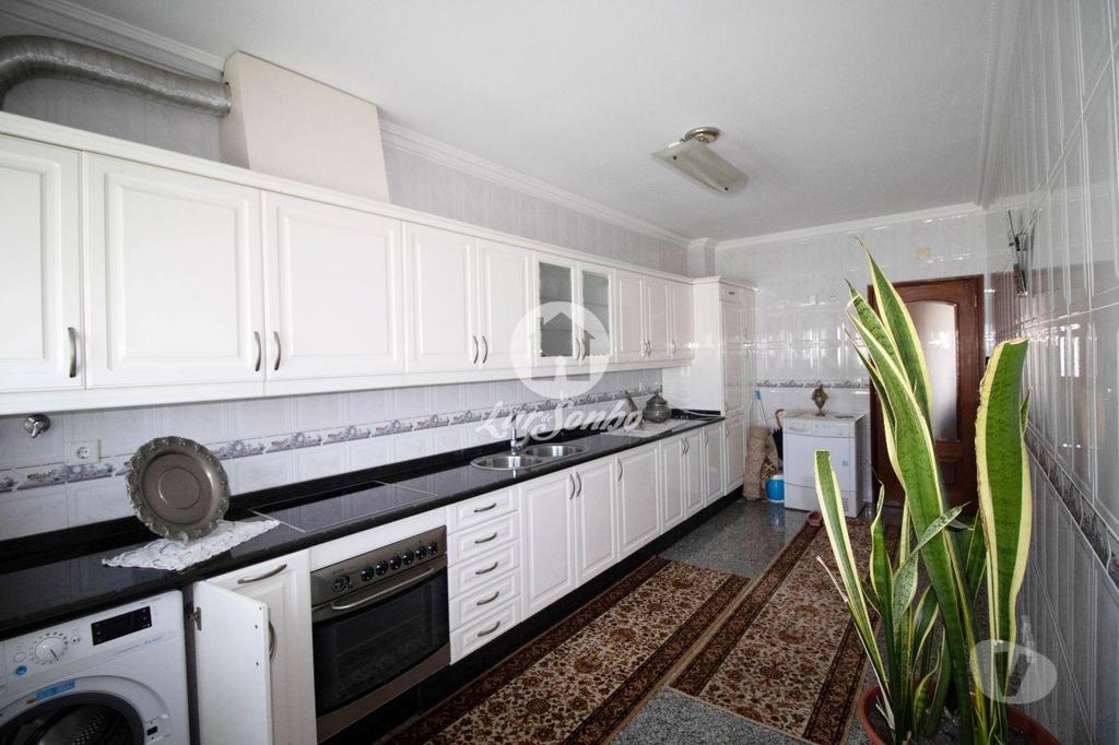 Apartamentos a venda Vila do Conde - Fotos para Moradia T4+1 com comércio a 300m da praia das Caxinas em Vila do