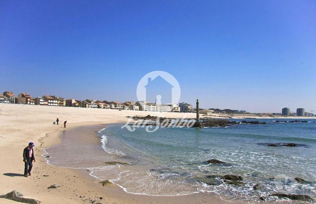 Apartamentos a venda Vila do Conde - Fotos para Moradia T4+1 com comércio a 300m da praia das Caxinas em Vila do