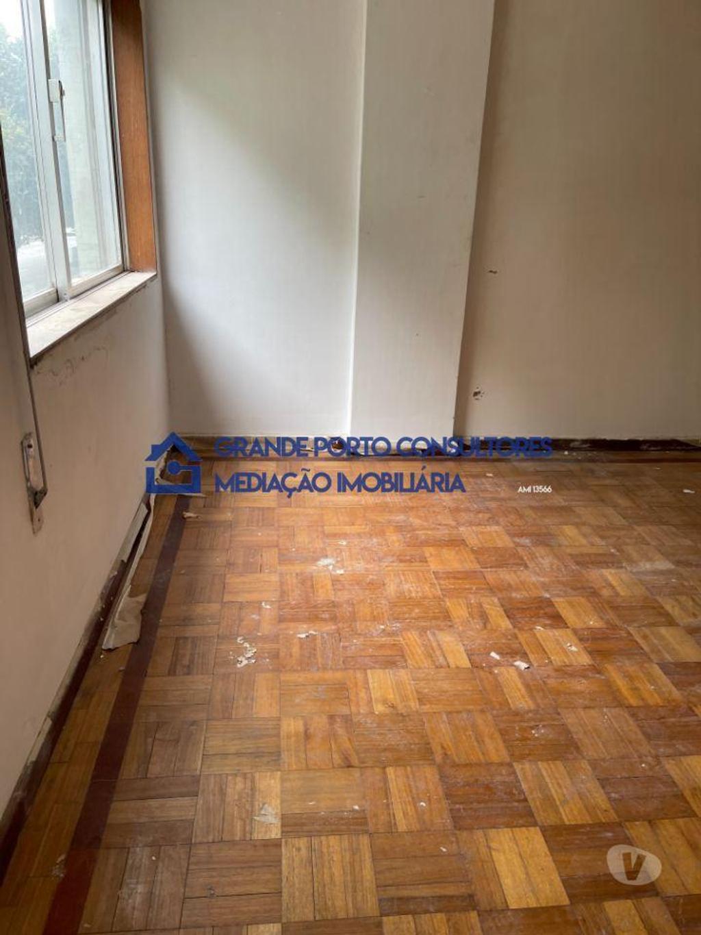 Apartamentos a venda Porto - Fotos para T4 Avenida Fernão Magalhães ( Pólo Universitário ) (A-00728)