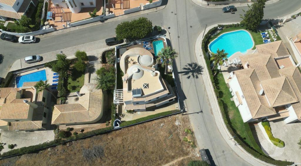 Apartamentos a venda Albufeira - Fotos para Moradia de 3 Quartos com Piscina a 2 Min da Praia (ALBF 00169)