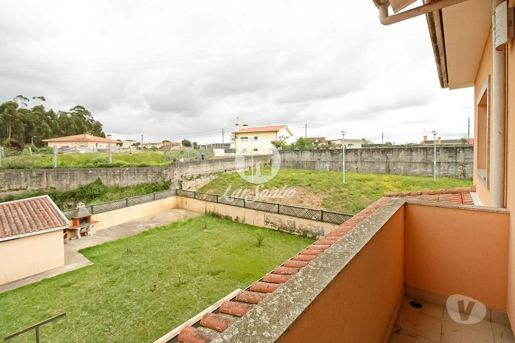 Apartamentos a venda Vila Nova de Famalicão - Fotos para Moradia de gaveto c 3 quartos e jardim em Fradelos, Vila Nova