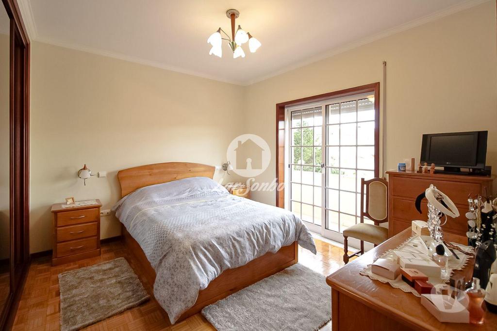 Apartamentos a venda Vila Nova de Famalicão - Fotos para Moradia de gaveto c 3 quartos e jardim em Fradelos, Vila Nova