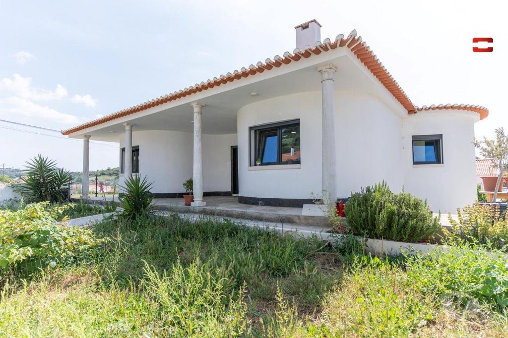 Apartamentos a venda Sobral de Monte Agraço - Fotos para Moradia T3 Isolada c Lote 666m2, Garagem, na Zona Oeste a 3mn