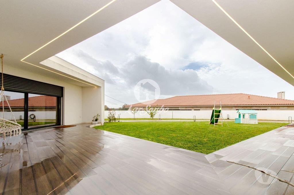 Apartamentos a venda Vila do Conde - Fotos para Moradia T3 Térrea COMO NOVA em Mosteiró, Vila do Conde.