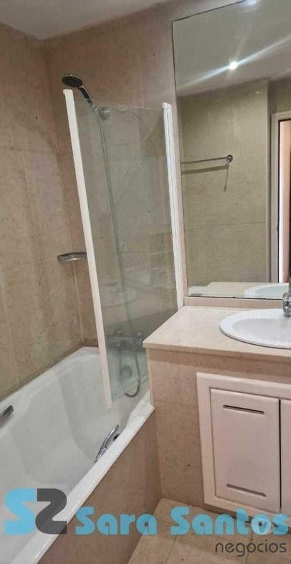 Casas e Apartamentos - Alugar - Fotos para T2 Renovado com vistas sobre Mar-Madalena
