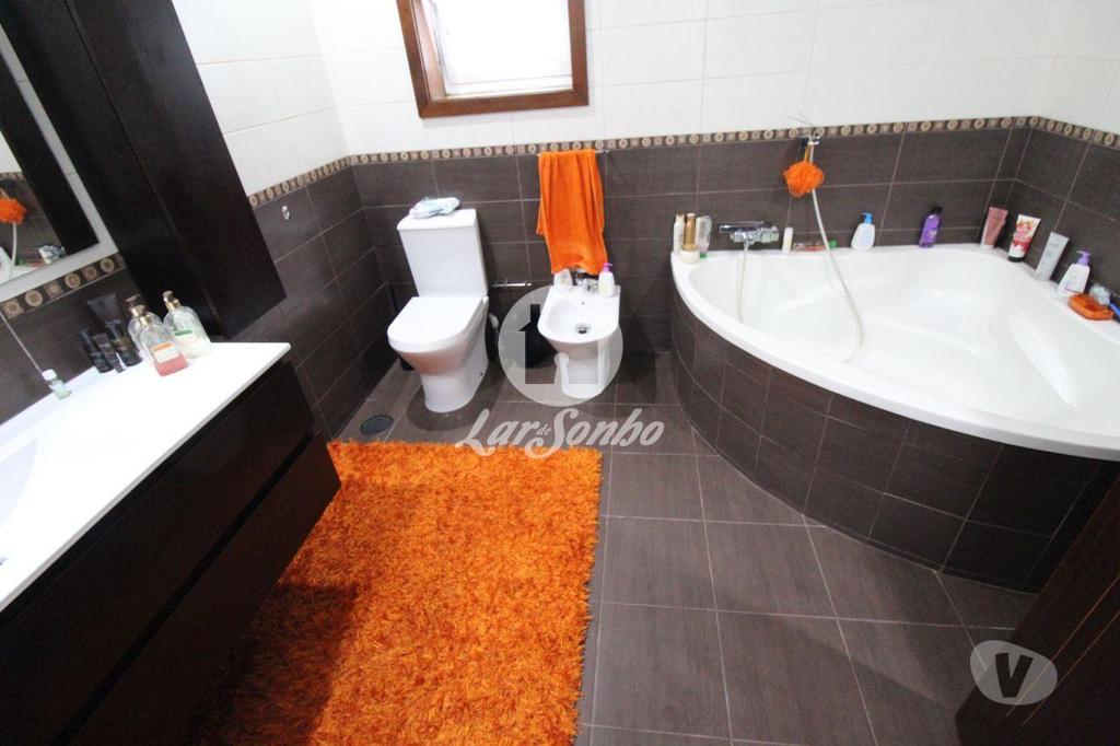 Apartamentos a venda Póvoa de Varzim - Fotos para Moradia com 3 quartos e espaço exterior a 5min. da cidade da