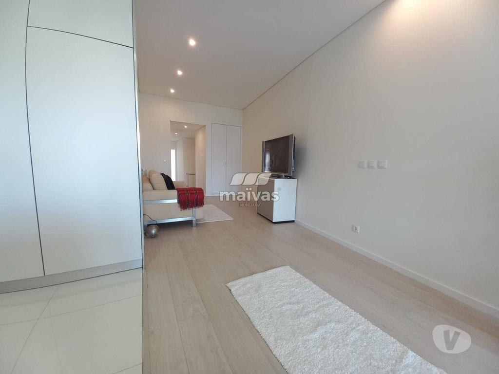 Imóveis para alugar Braga - Fotos para Apartamento T2 no Largo da Sra-a-Branca em Braga!