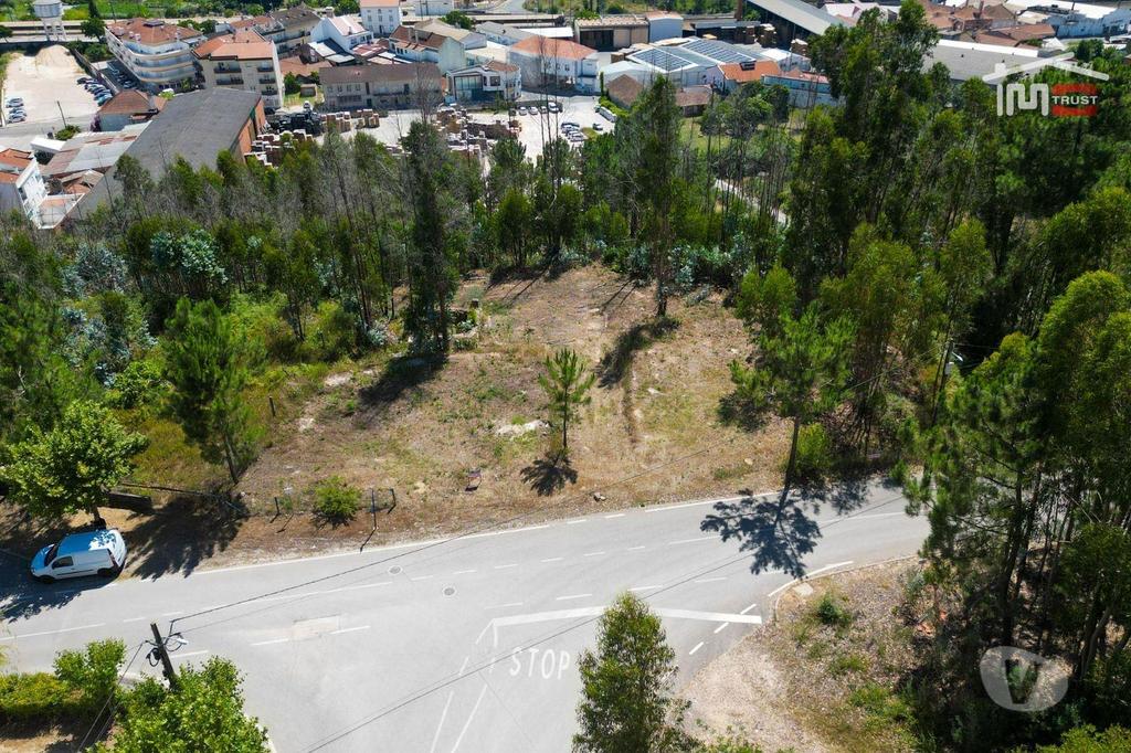 Comprar Loja Ourém - Fotos para Terreno no centro de Caxarias com 1.234,12 m2