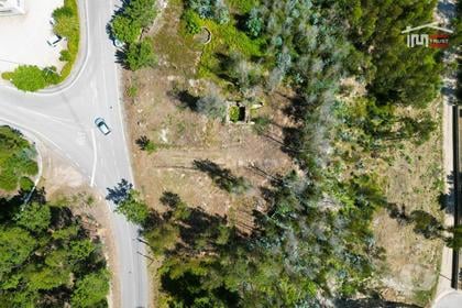 Comprar Loja - Fotos para Terreno no centro de Caxarias com 856,94 m2