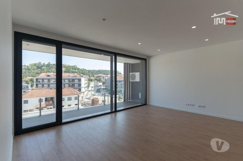 Apartamentos a venda Ourém - Fotos para Ourem-T1 de Luxo, no melhor Prédio de Ourém (1-A-000668)