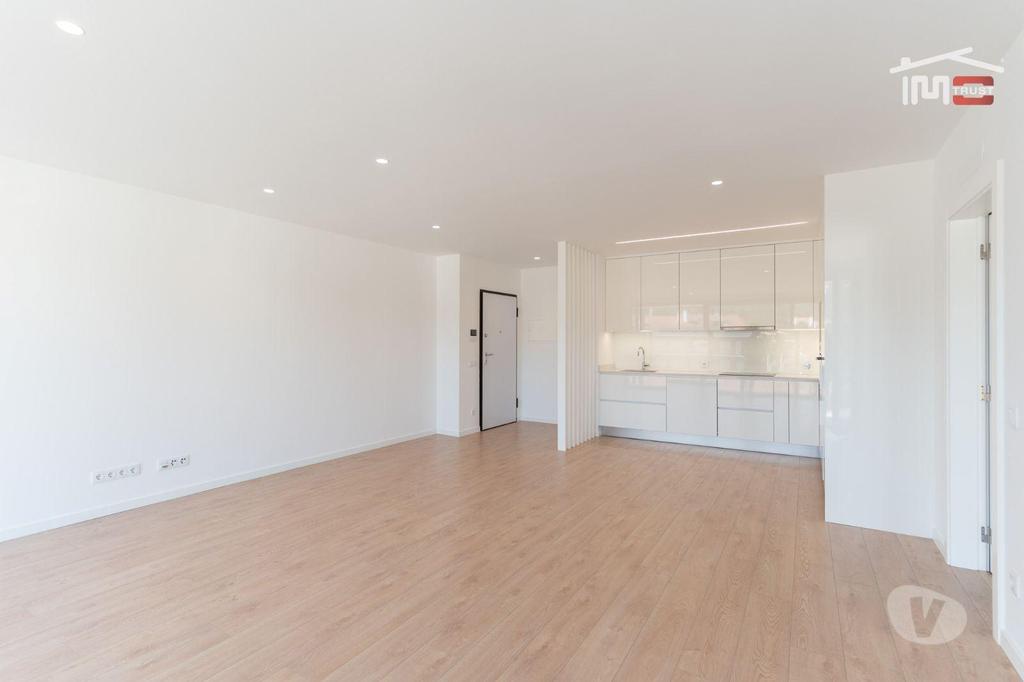 Apartamentos a venda Ourém - Fotos para Ourem-T1 de Luxo, no melhor Prédio de Ourém (1-A-000668)