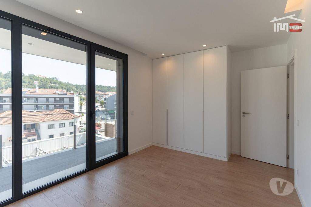 Apartamentos a venda Ourém - Fotos para Ourem-T1 de Luxo, no melhor Prédio de Ourém (1-A-000668)