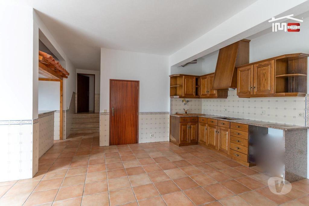 Apartamentos a venda Ourém - Fotos para Moradia T4 na Cidade de Ourém. POSSIBILIDADE DE FINANCIAMENTO A