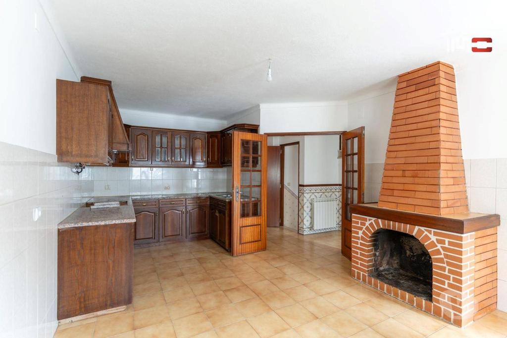 Apartamentos a venda Ourém - Fotos para Moradia T4 na Cidade de Ourém. POSSIBILIDADE DE FINANCIAMENTO A