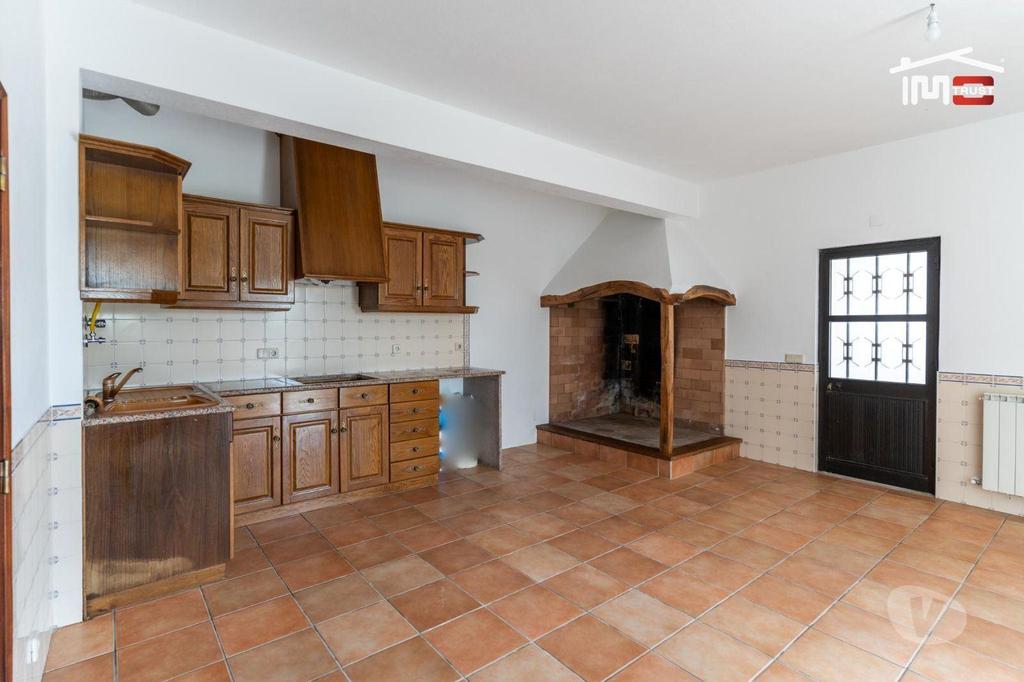 Apartamentos a venda Ourém - Fotos para Moradia T4 na Cidade de Ourém. POSSIBILIDADE DE FINANCIAMENTO A