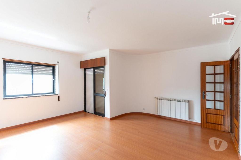 Apartamentos a venda Ourém - Fotos para Moradia T4 na Cidade de Ourém. POSSIBILIDADE DE FINANCIAMENTO A