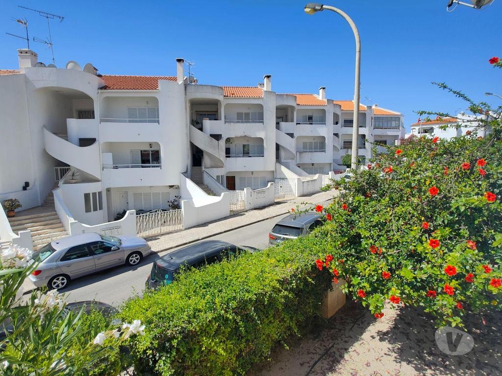 Apartamentos a venda Albufeira - Fotos para T2 com Varanda e Garagem na Zona Central de Albufeira -