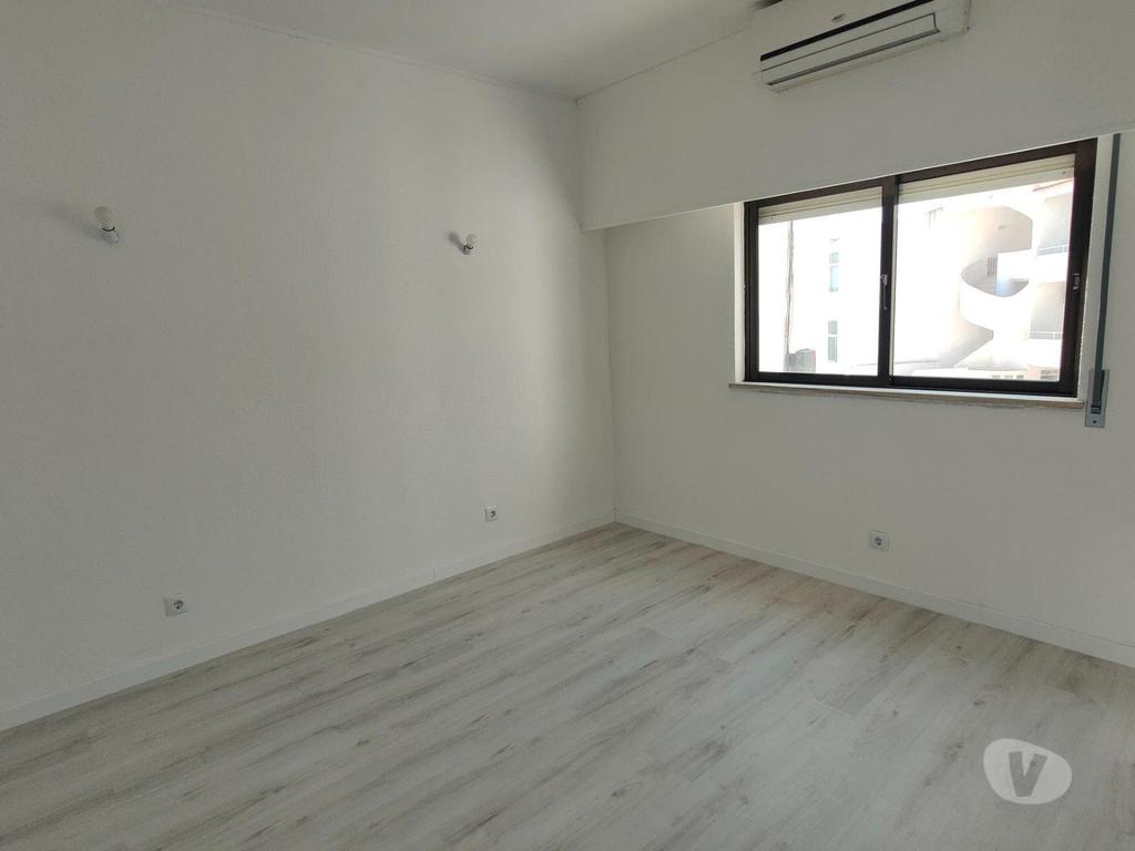 Apartamentos a venda Albufeira - Fotos para T2 com Varanda e Garagem na Zona Central de Albufeira -