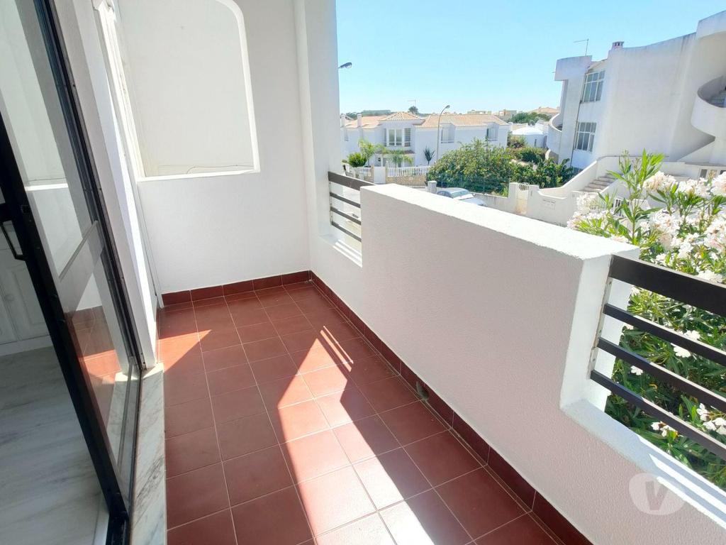 Apartamentos a venda Albufeira - Fotos para T2 com Varanda e Garagem na Zona Central de Albufeira -
