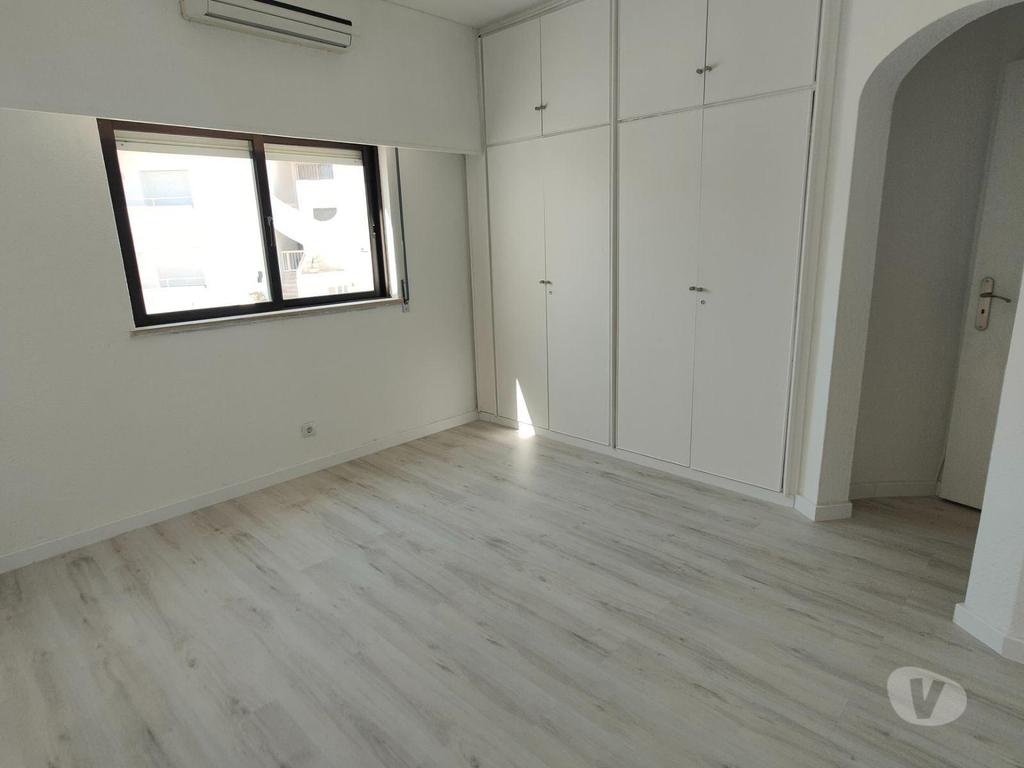 Apartamentos a venda Albufeira - Fotos para T2 com Varanda e Garagem na Zona Central de Albufeira -